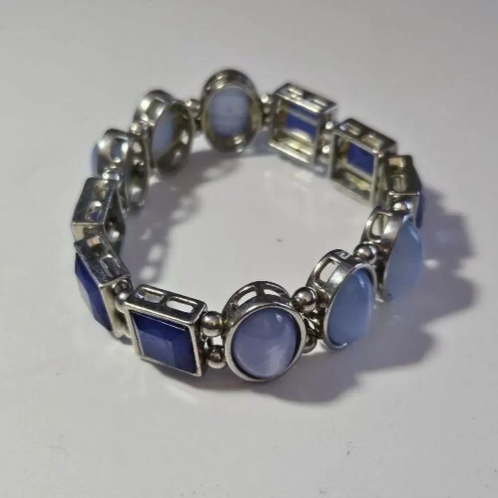*Sale* Small silver tone blue stretch bracelet 6.5